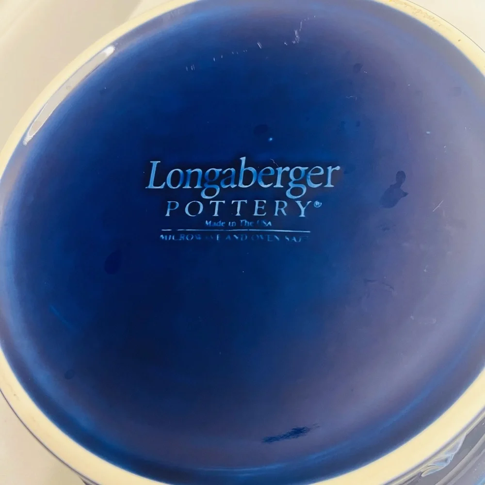 Longaberger American Eagle 1.5-quart covered casserole dish - Picture 2 of 6